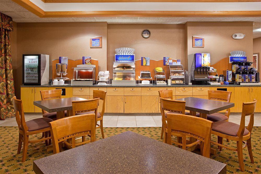 Holiday Inn Express & Suites Johnstown By Ihg Exteriör bild