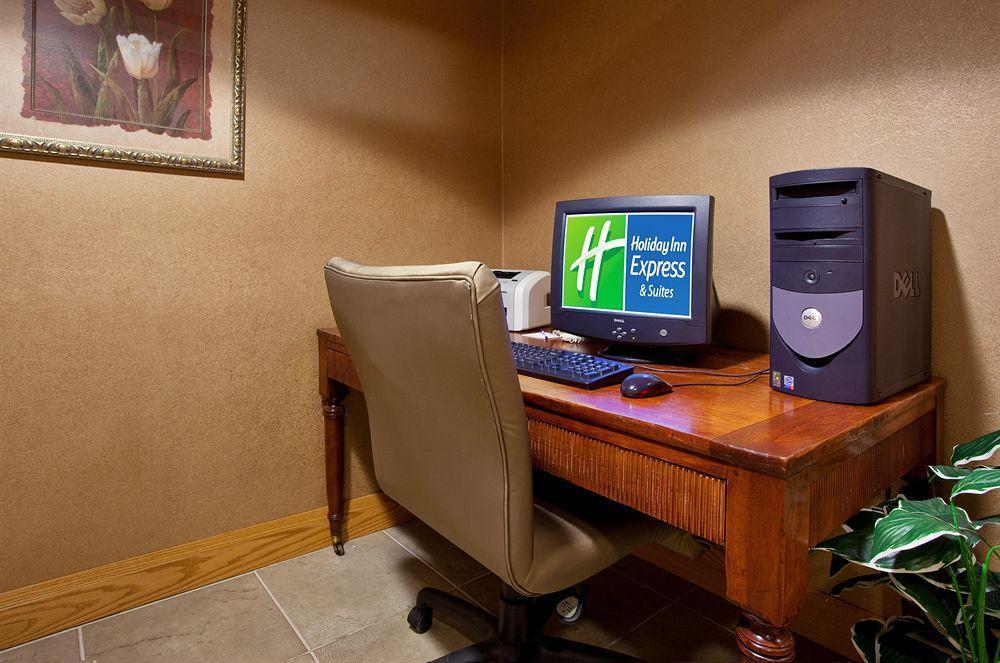 Holiday Inn Express & Suites Johnstown By Ihg Exteriör bild