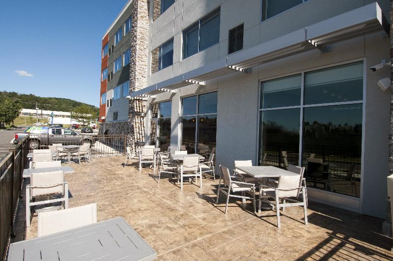 Holiday Inn Express & Suites Johnstown By Ihg Exteriör bild